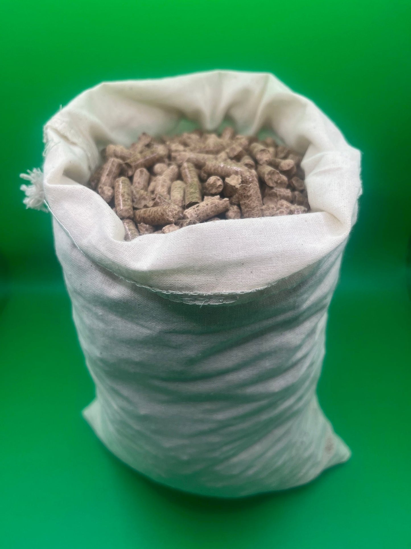 Oak wood pellets for mycelium substrates - Medifungi