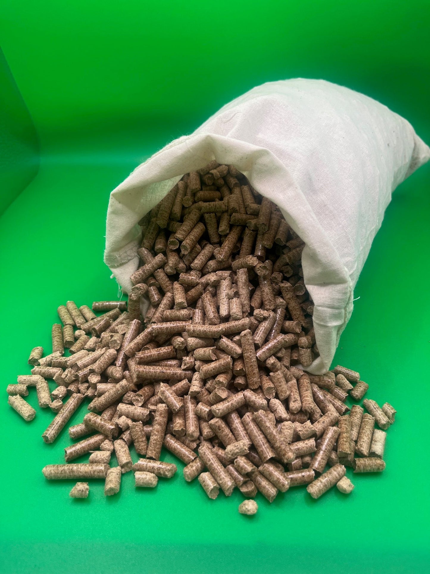 Oak wood pellets for mycelium substrates - Medifungi