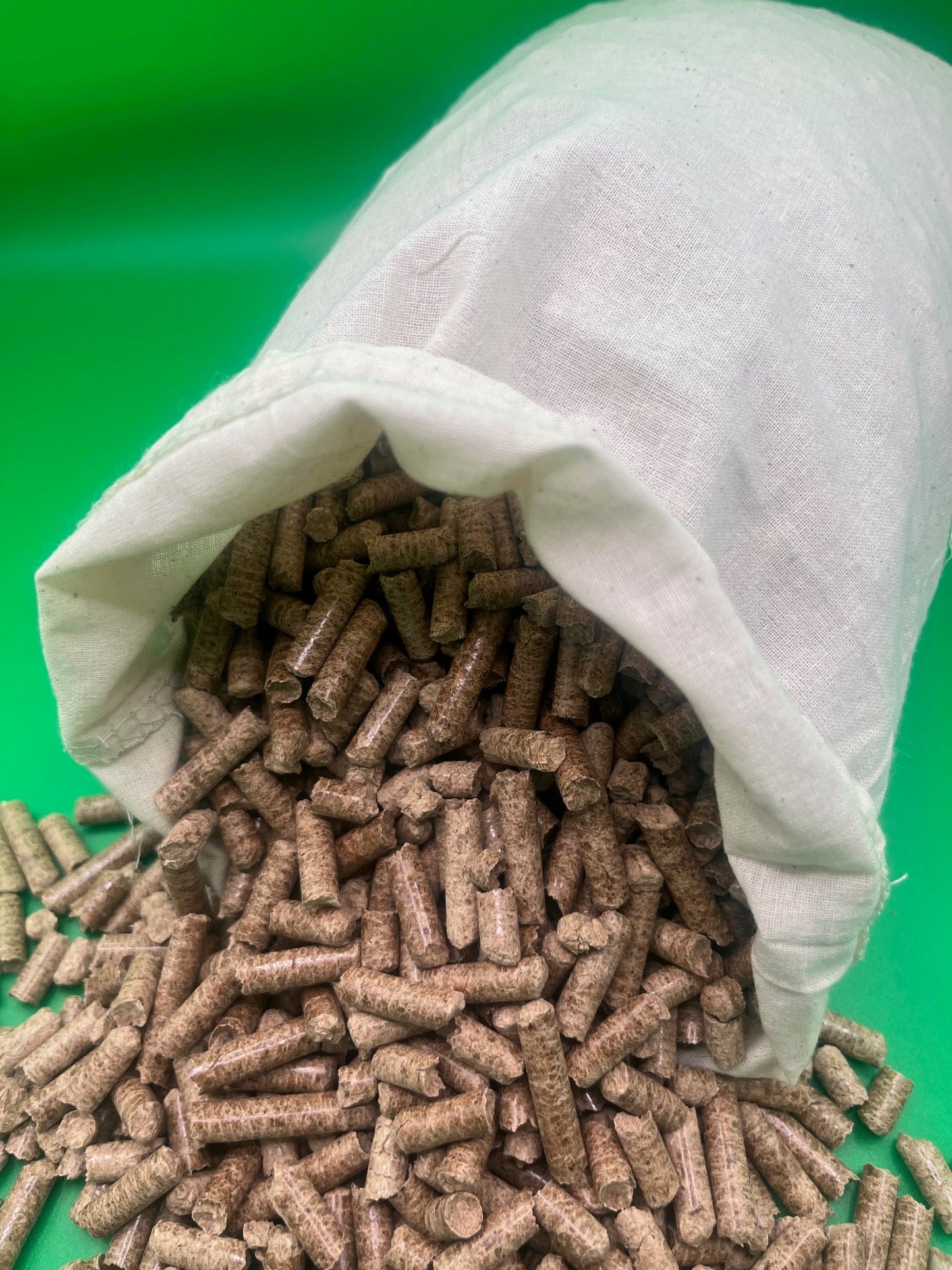 Oak wood pellets for mycelium substrates - Medifungi
